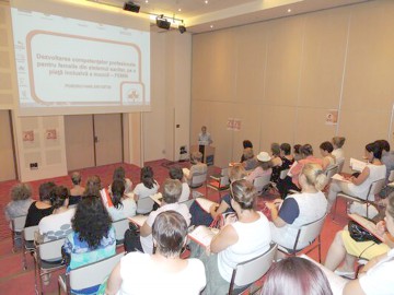 Problematica reconcilierii dintre viaţa de familie şi carieră, dezbătută la Constanţa